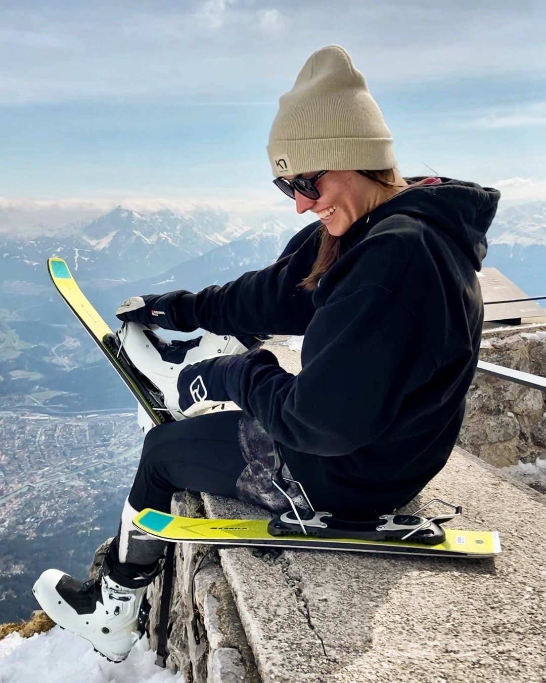 Kästle alpine skis and boots ready for a mountain day